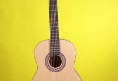 Cách chọn Guitar Acoustic cho người mới- Guitar Hà Nội