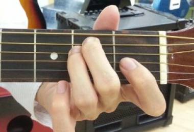 Chuyển hợp âm dễ dàng- Guitar Hà Nội