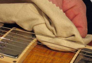 Hướng dẫn cách làm sạch dây đàn Guitar